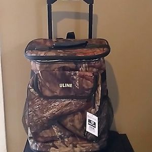 Mossy Oak Cooler with wheels